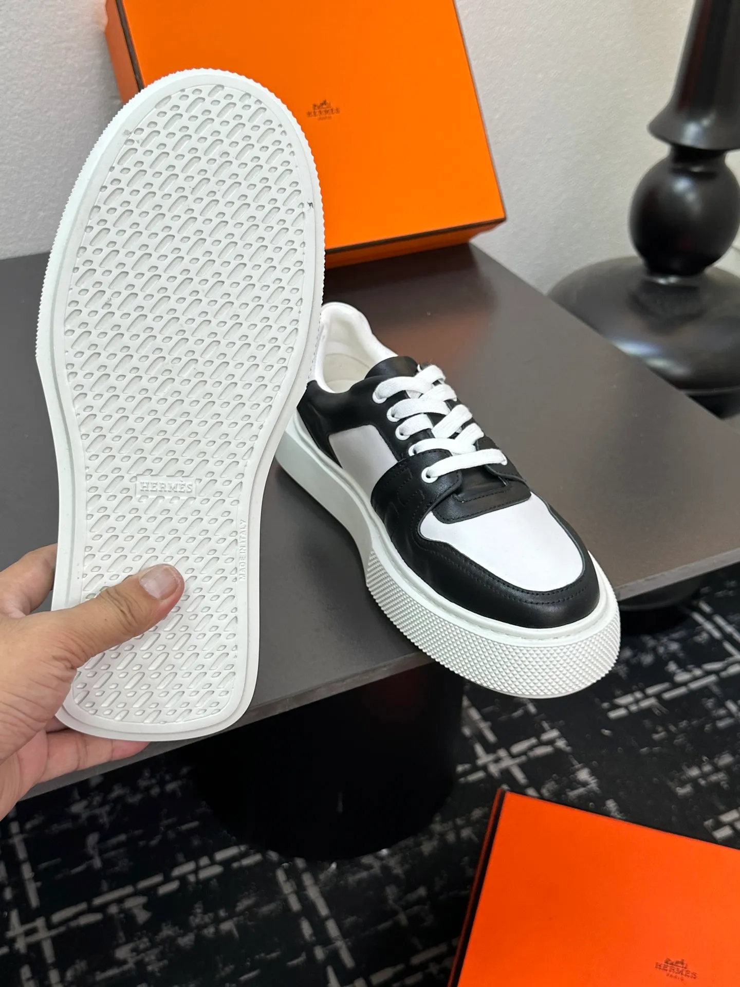 p700💰Men's shoes ❤️❤️Hermes top version# Hermès deep series couple's small white shoes casual skateboard shoes Stylish graphic design to create retro style Upper: cowhide material Lining: sheepskin lining Outsole: TPU outsole Size: 38-45